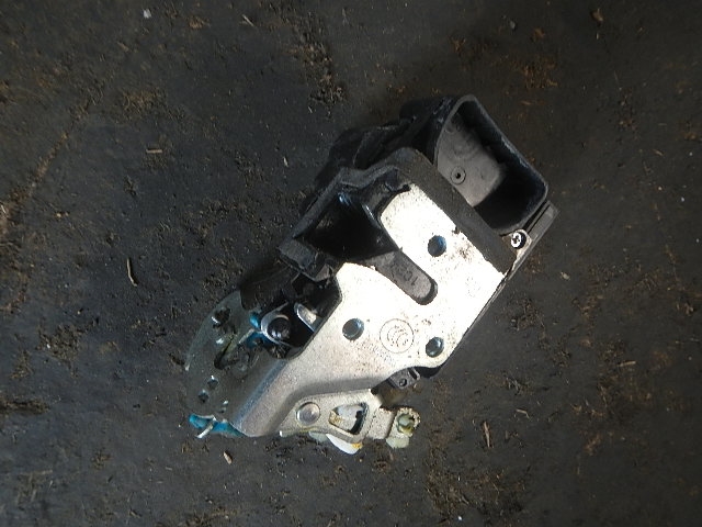 Замок двери передней правой