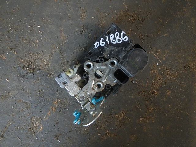 Замок двери передней правой