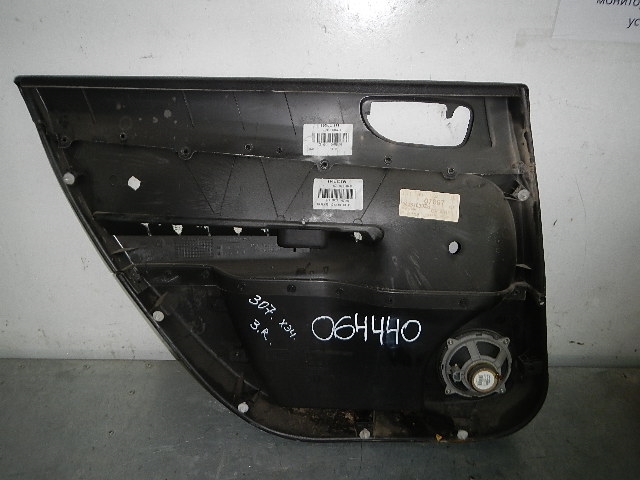 Обшивка двери задней правой