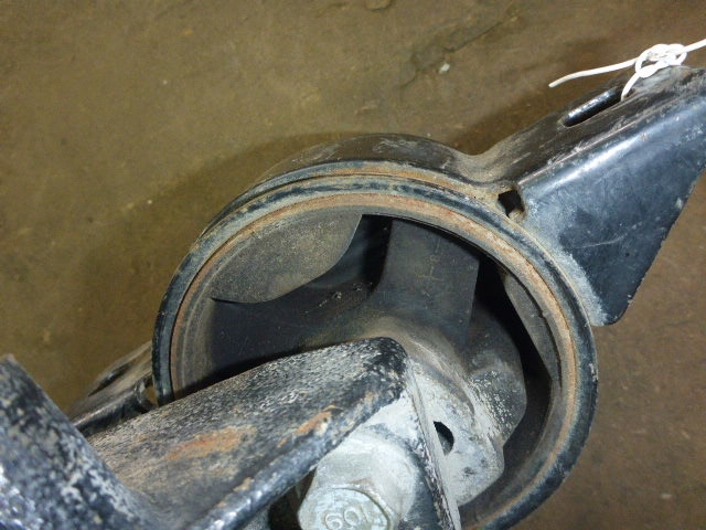 Опора двигателя правая