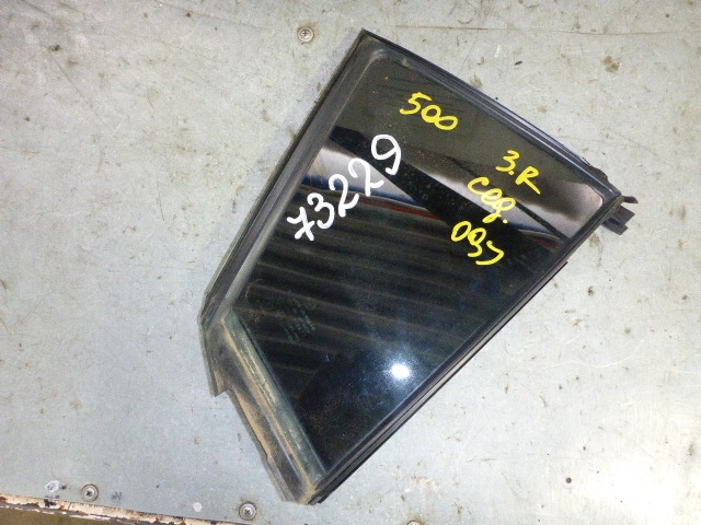 Стекло двери задней правой (форточка)