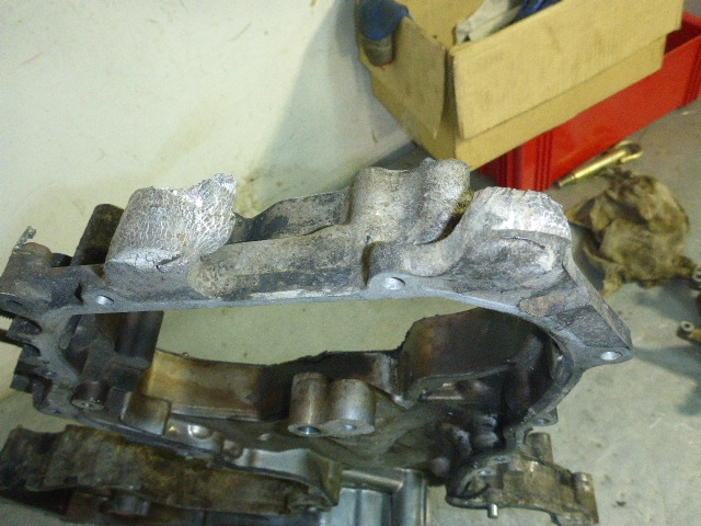 Крышка двигателя передняя