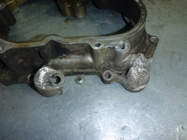 Крышка двигателя передняя