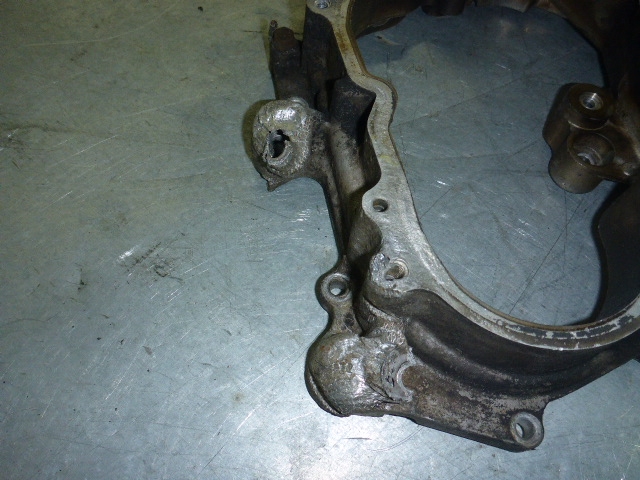 Крышка двигателя передняя