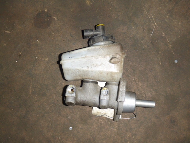 Цилиндр тормозной главный