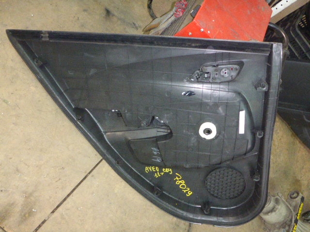 Обшивка двери задней правой