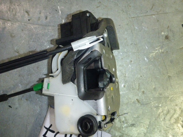 Замок двери задней правой