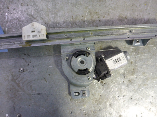 Стеклоподъемник электр. задний левый