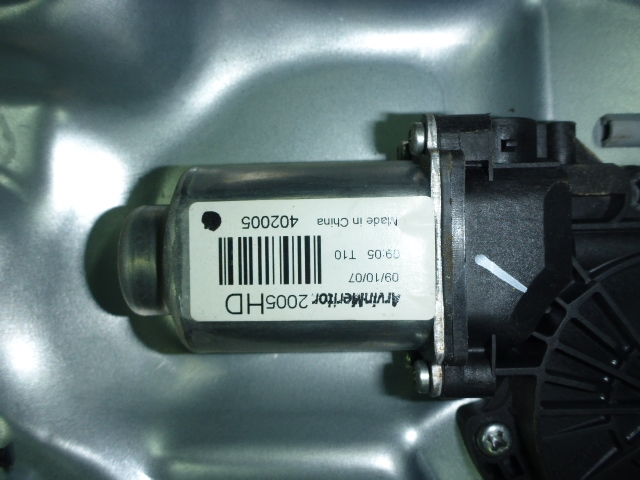 Стеклоподъемник электр. задний левый