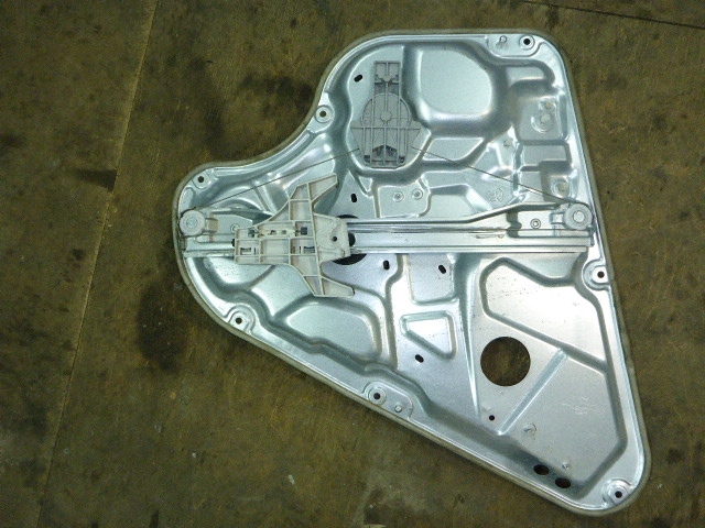 Стеклоподъемник электр. задний левый