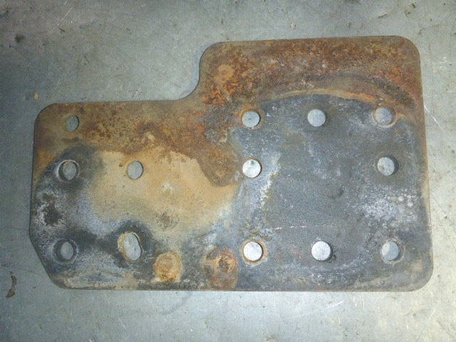 Крышка двигателя передняя