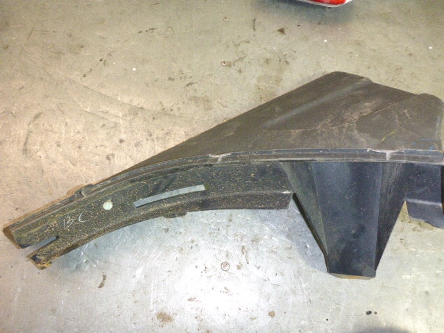 Накладка переднего крыла левого