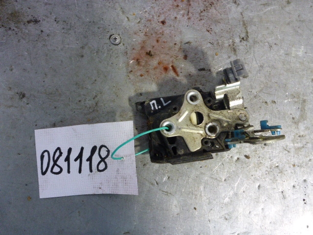 Замок двери передней левой