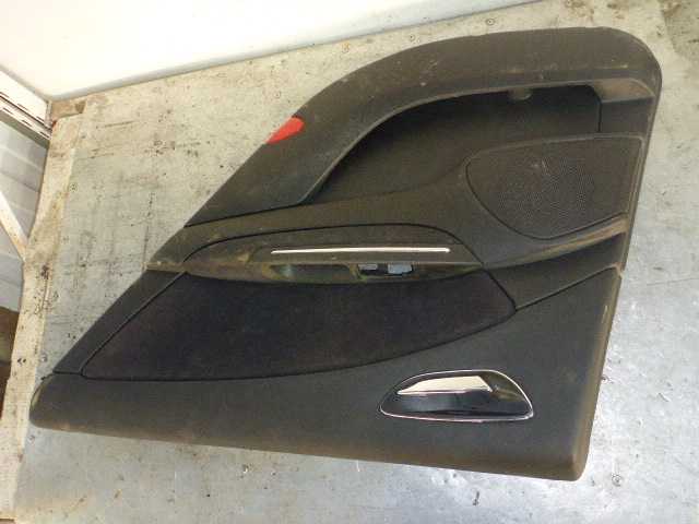 Обшивка двери задней правой