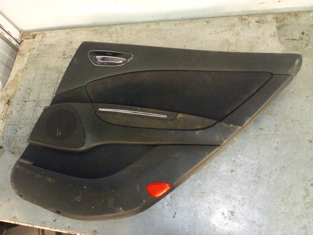 Обшивка двери задней правой