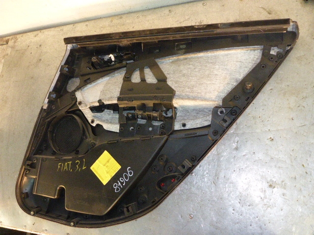 Обшивка двери задней левой