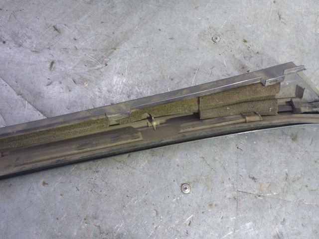 Молдинг лобового стекла