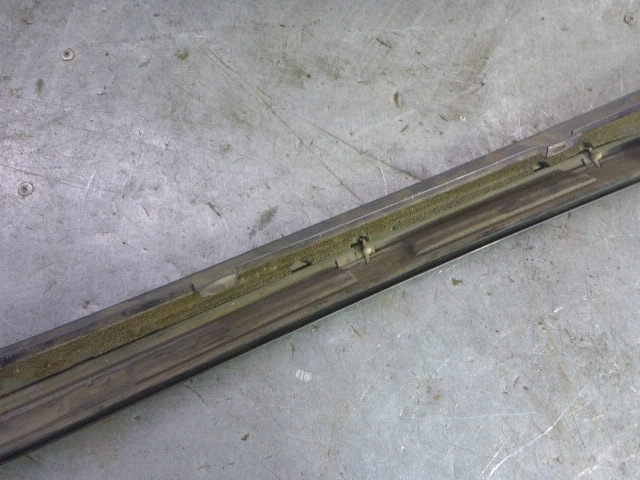 Молдинг лобового стекла