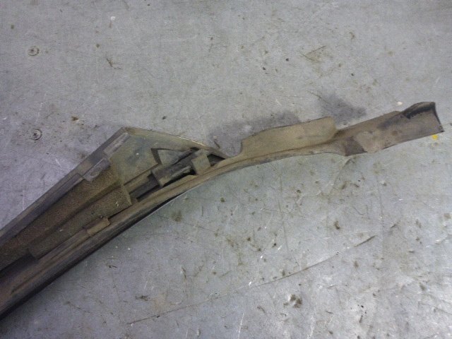 Молдинг лобового стекла