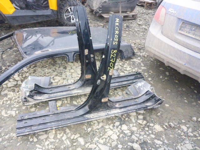 Порог со стойкой левый