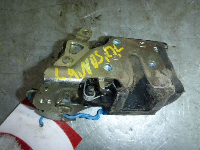 Замок двери передней левой