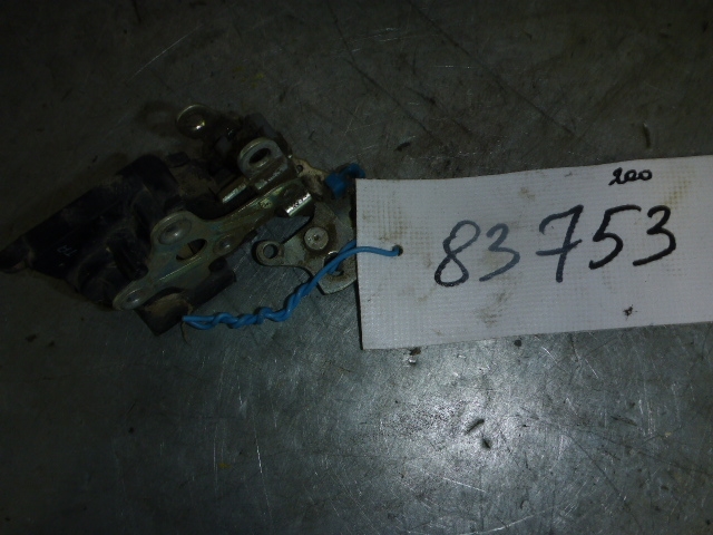 Замок двери передней левой