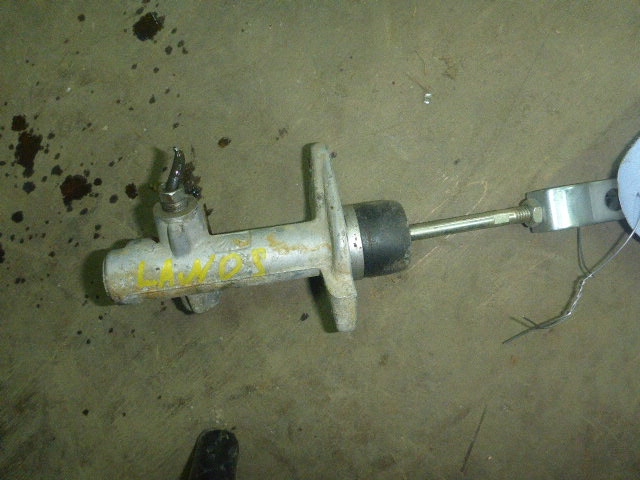 Цилиндр сцепления главный