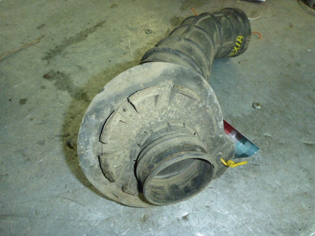 Патрубок воздушного фильтра