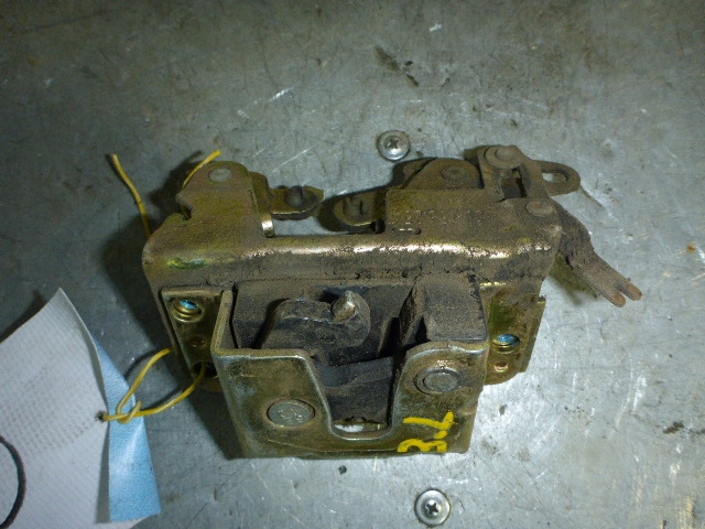 Замок двери задней левой