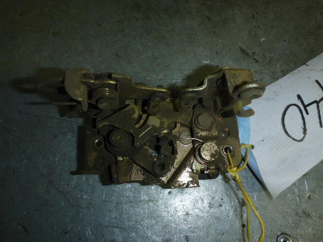 Замок двери задней левой