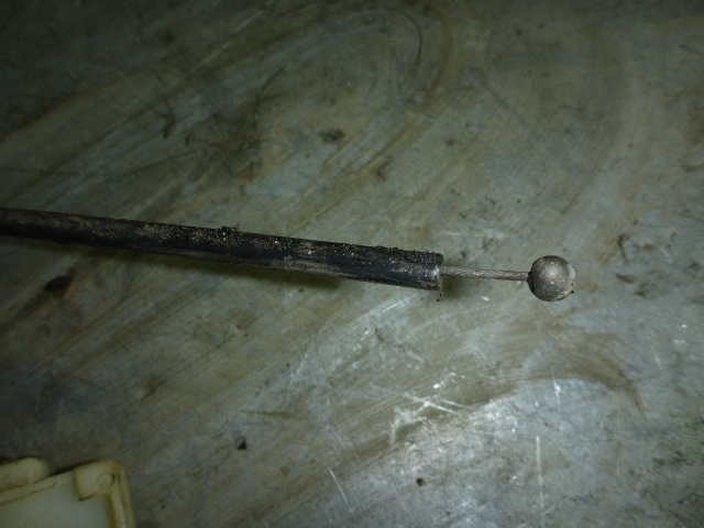 Трос открывания капота