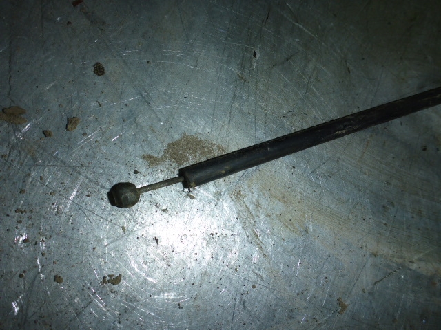 Трос открывания капота