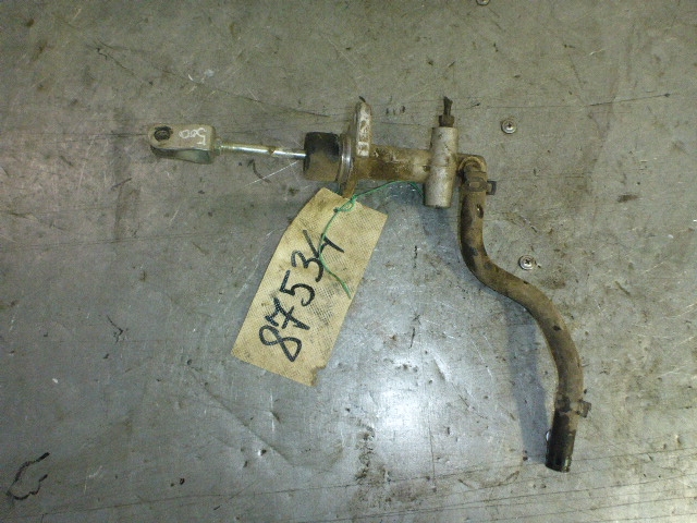 Цилиндр сцепления главный