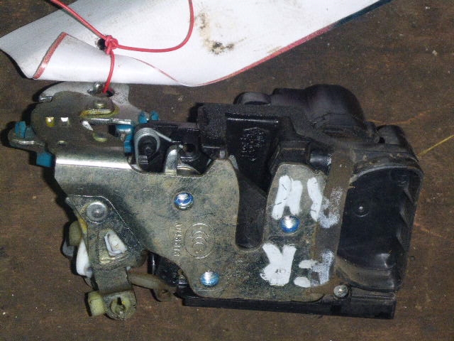 Замок двери передней правой