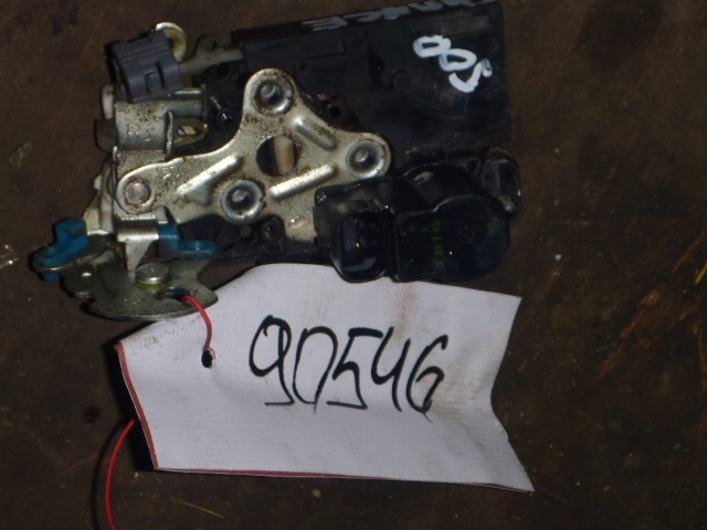 Замок двери передней правой