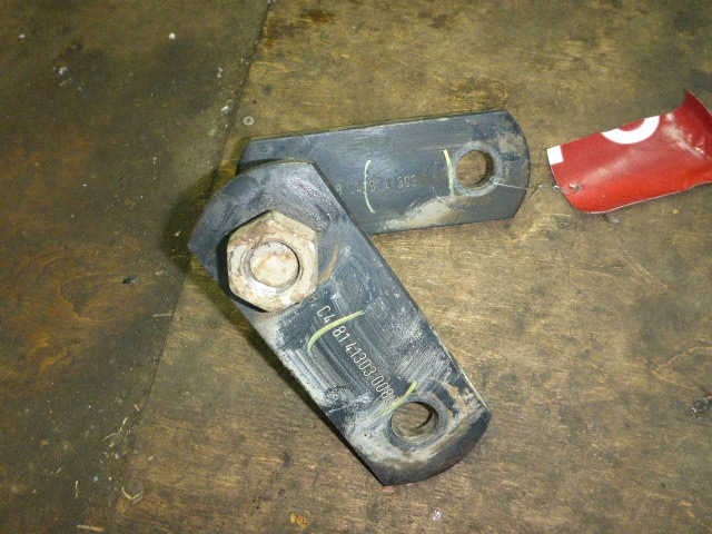 Серьга передней рессоры