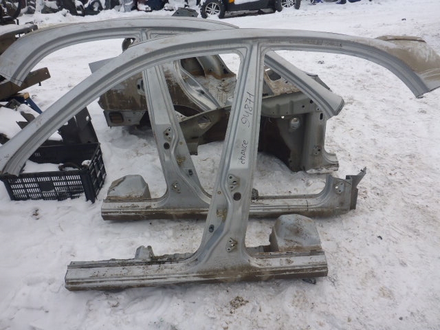 Порог со стойкой левый