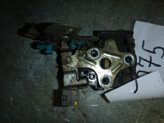 Замок двери задней левой