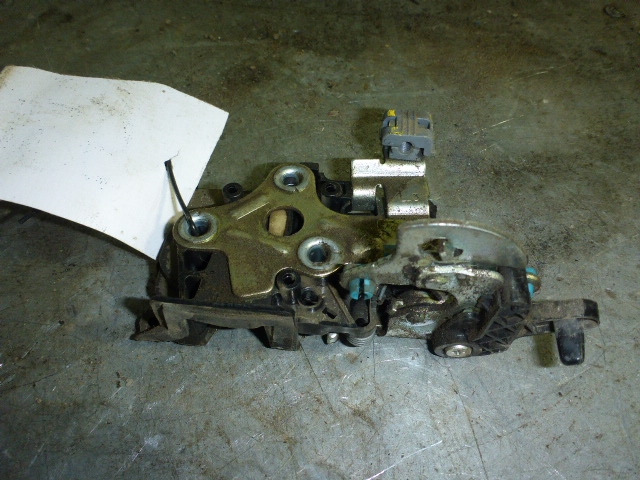 Замок двери задней левой