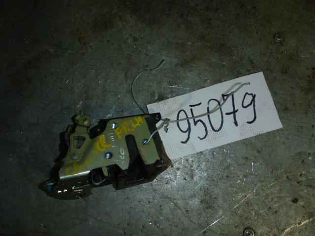 Замок двери передней левой