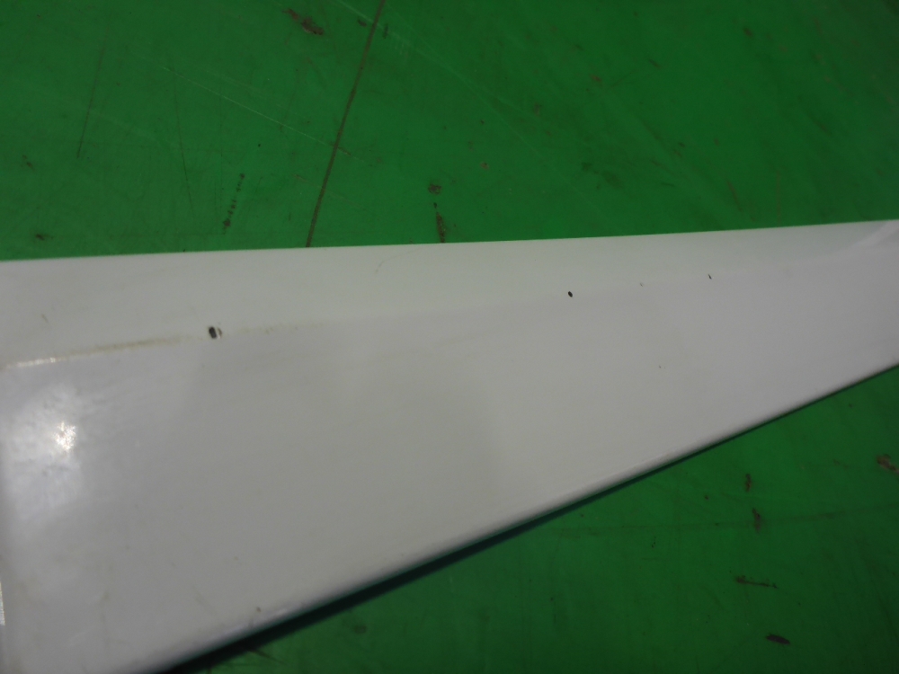 Накладка двери передней правой