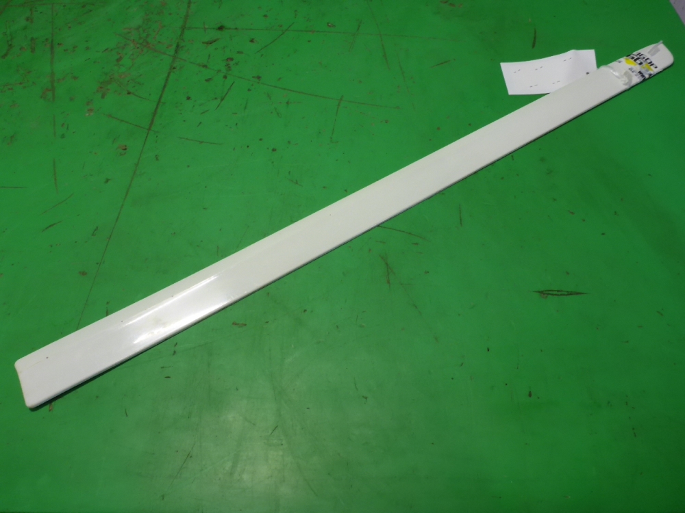 Накладка двери передней правой