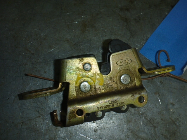 Замок спинки сиденья