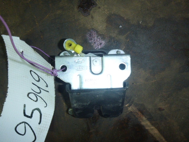 Замок багажника