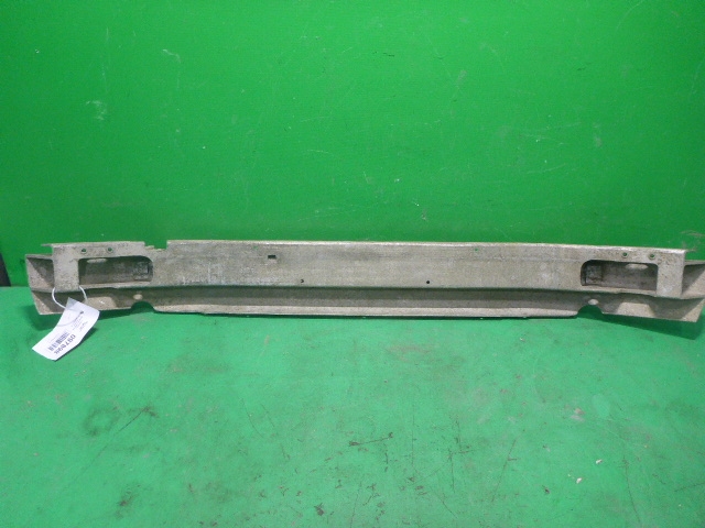 Усилитель переднего бампера