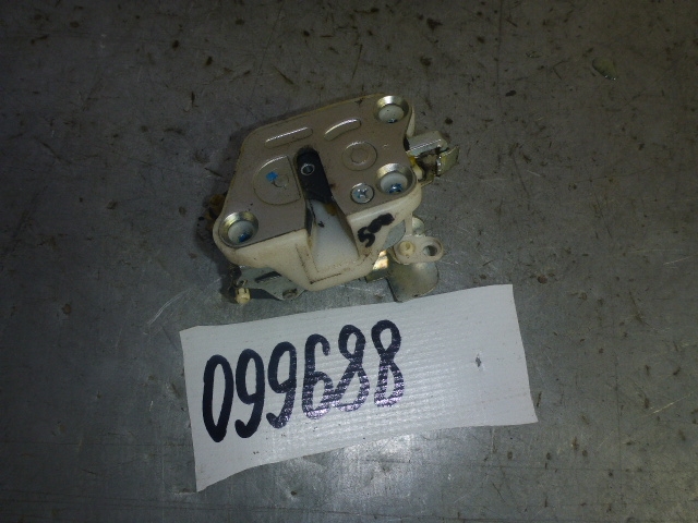 Замок двери передней правой