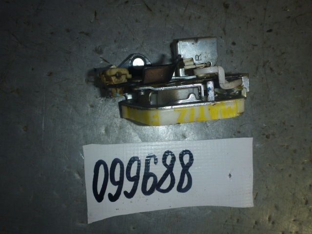 Замок двери передней правой