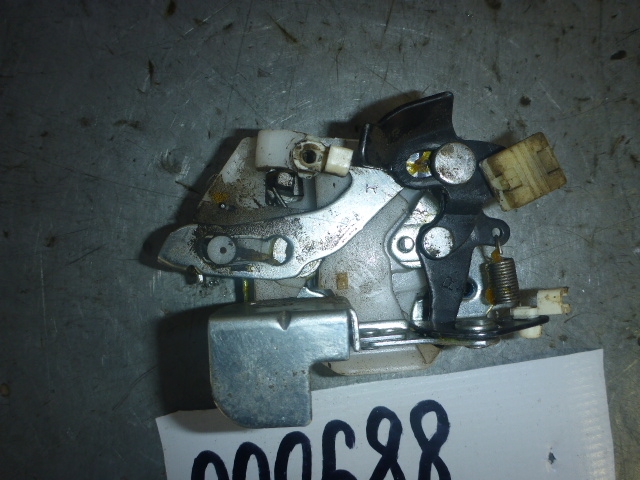 Замок двери передней правой