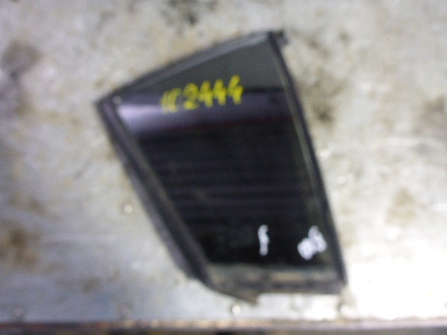 Стекло двери задней правой (форточка)