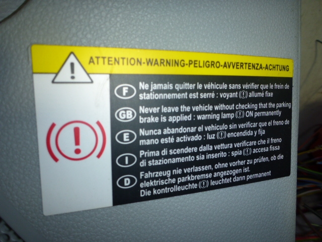 Обшивка двери передней левой